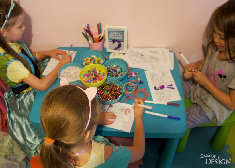 My Little Pony Equestria Girls Party _ Friendship Bracelets